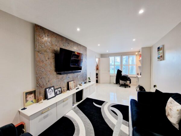 The Mews, ISLEWORTH, TW7
