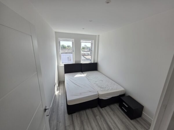 High Street, HOUNSLOW, TW3